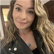 Experta en medios de comunicación imparte clases de comunicación efectiva